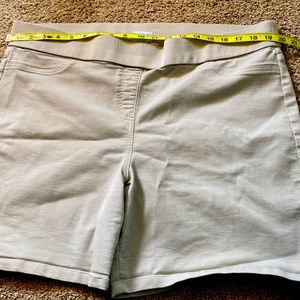 Woman’s Kim Roger’s shorts
